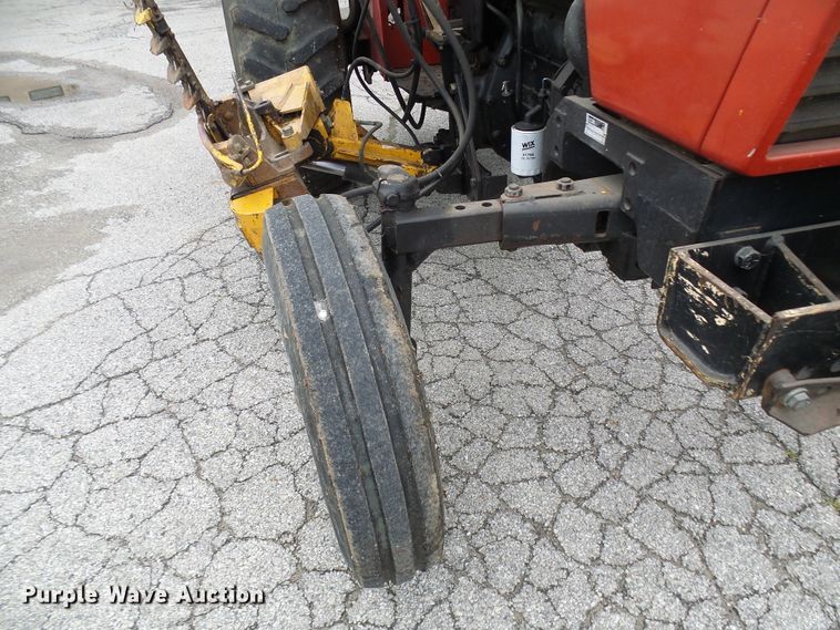 image for item DG2011 1988 Case IH 585  tractor