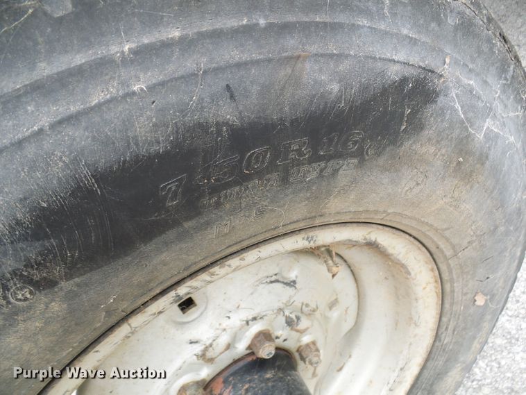 image for item DG2011 1988 Case IH 585  tractor