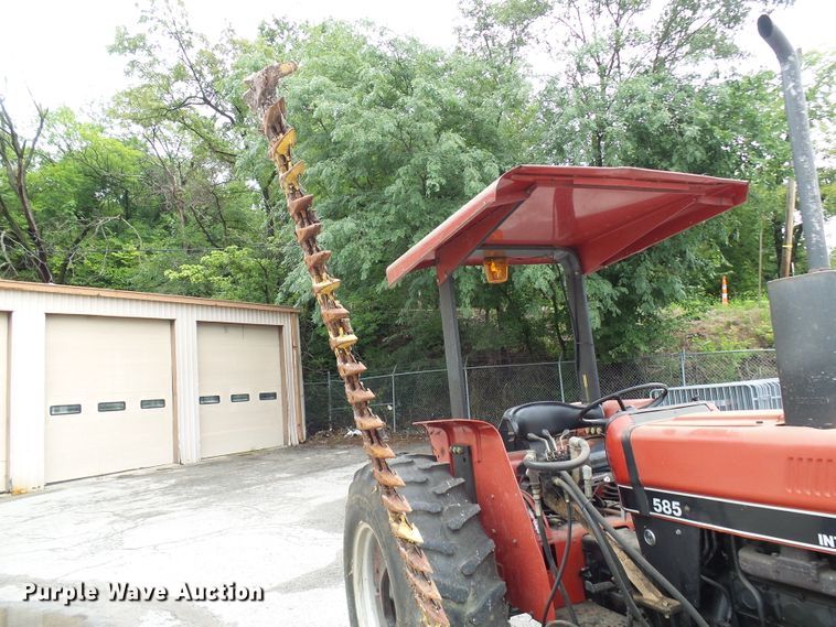 image for item DG2011 1988 Case IH 585  tractor