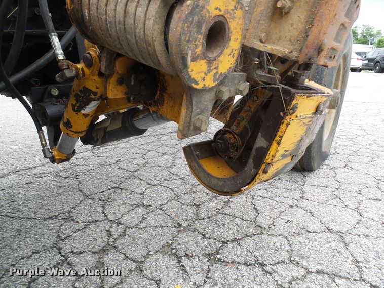 image for item DG2011 1988 Case IH 585  tractor