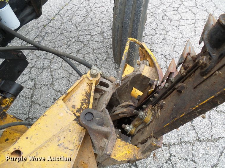 image for item DG2011 1988 Case IH 585  tractor