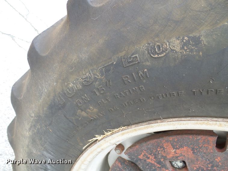 image for item DG2011 1988 Case IH 585  tractor