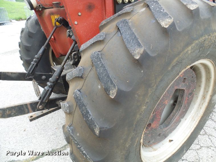 image for item DG2011 1988 Case IH 585  tractor