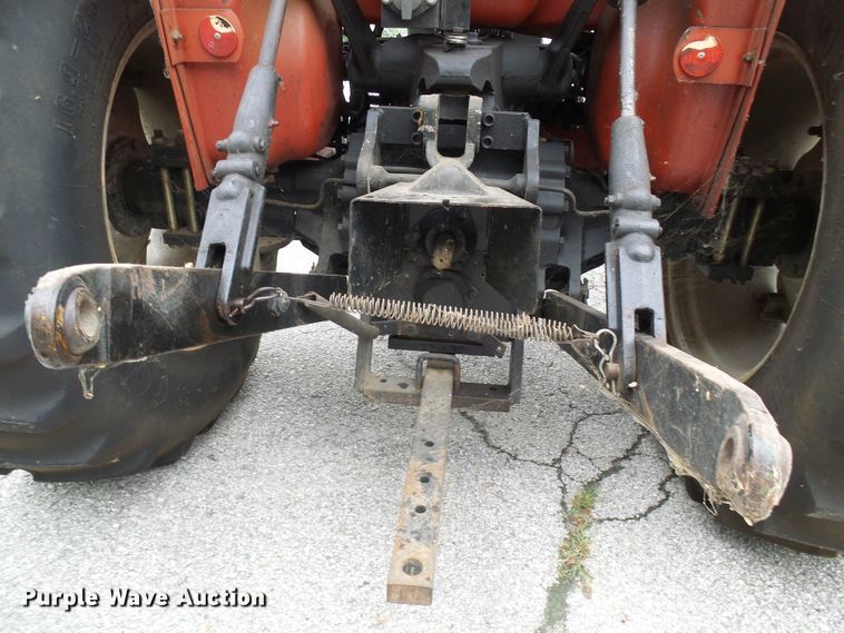 image for item DG2011 1988 Case IH 585  tractor