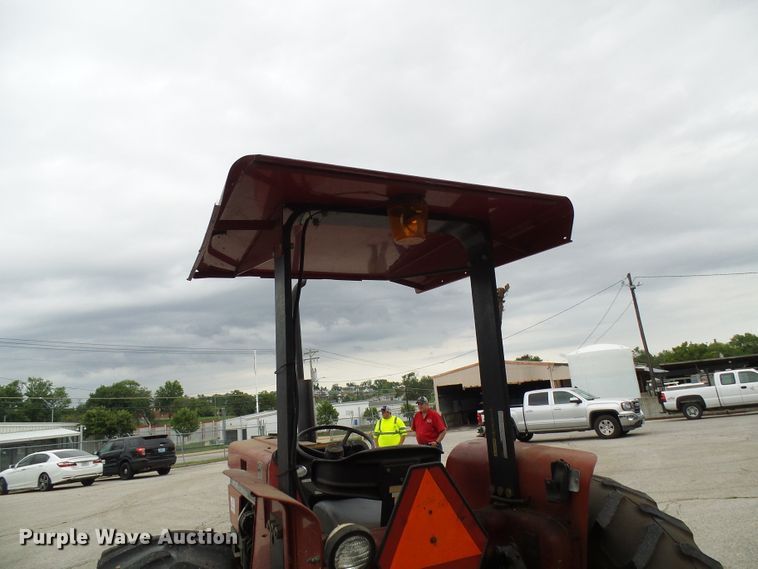 image for item DG2011 1988 Case IH 585  tractor