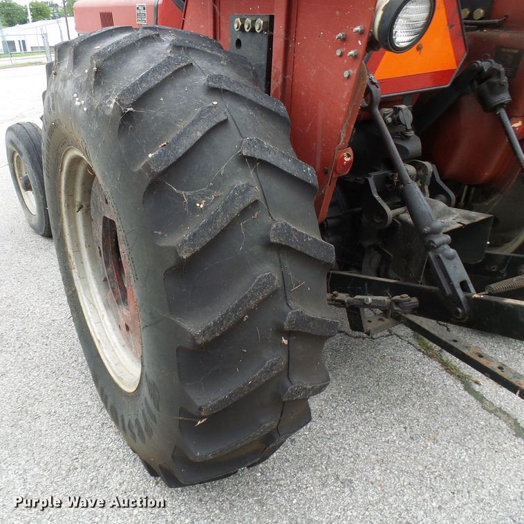 image for item DG2011 1988 Case IH 585  tractor