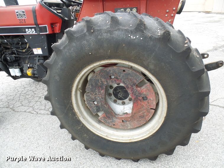image for item DG2011 1988 Case IH 585  tractor