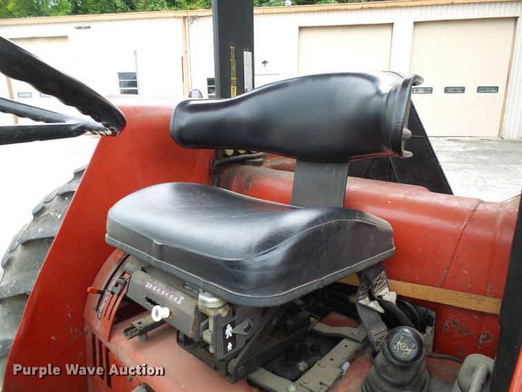 image for item DG2011 1988 Case IH 585  tractor