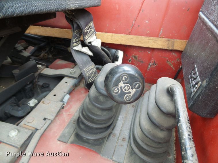 image for item DG2011 1988 Case IH 585  tractor