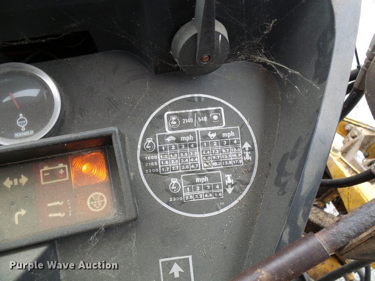 image for item DG2011 1988 Case IH 585  tractor