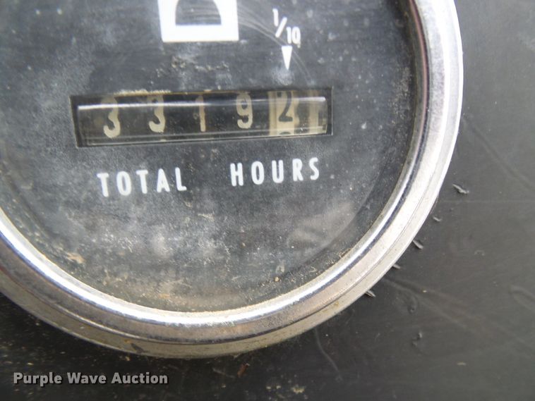 image for item DG2011 1988 Case IH 585  tractor