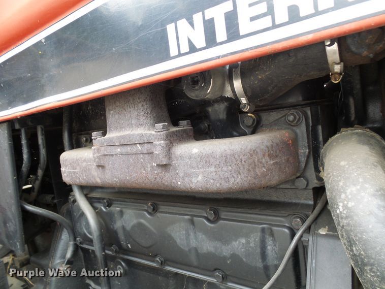 image for item DG2011 1988 Case IH 585  tractor