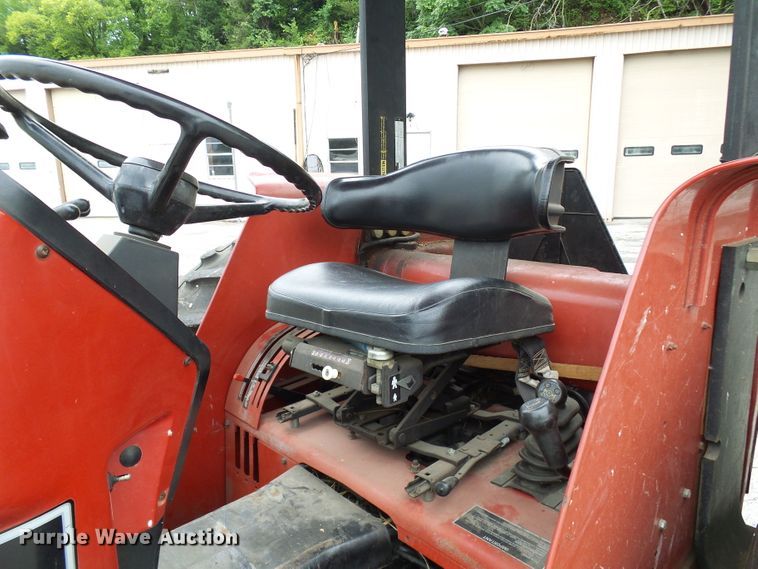 image for item DG2011 1988 Case IH 585  tractor