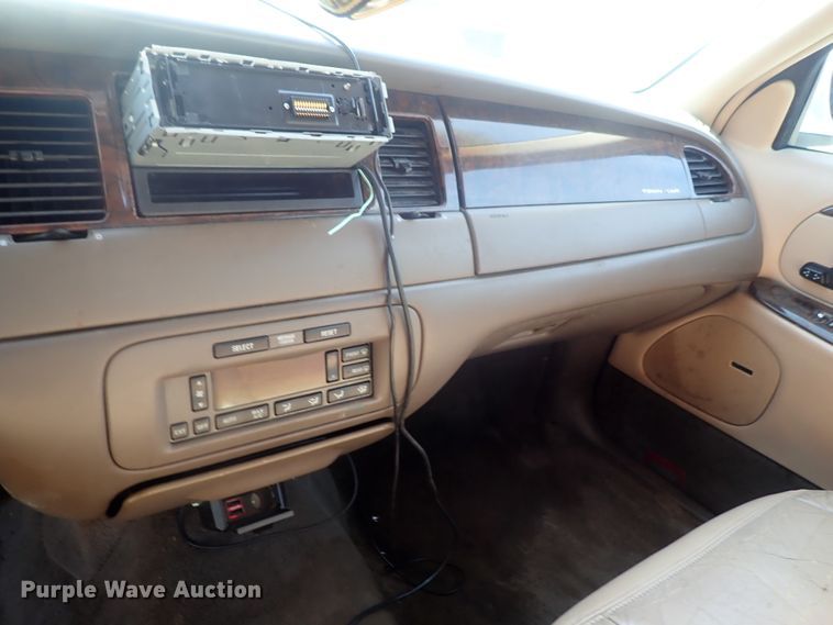 image for item DG2340 1998 Lincoln Town Car