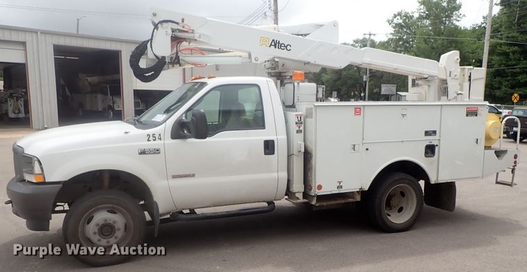 image for item DG2401 2003 Ford F550 Super Duty  bucket truck