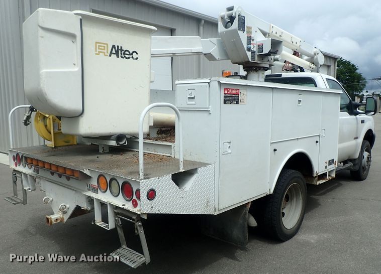 image for item DG2401 2003 Ford F550 Super Duty  bucket truck