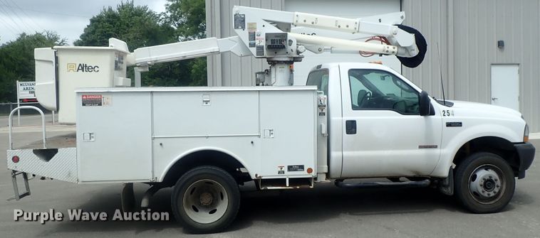 image for item DG2401 2003 Ford F550 Super Duty  bucket truck