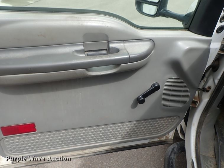 image for item DG2401 2003 Ford F550 Super Duty  bucket truck