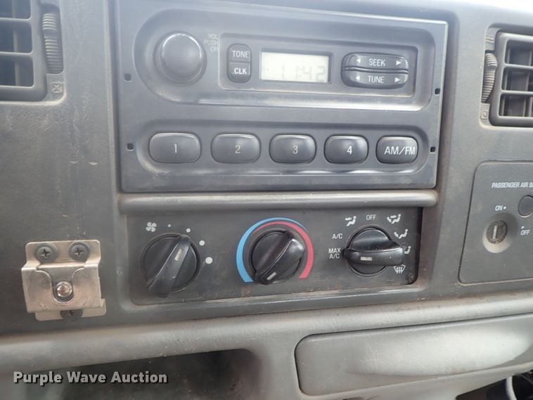 image for item DG2401 2003 Ford F550 Super Duty  bucket truck