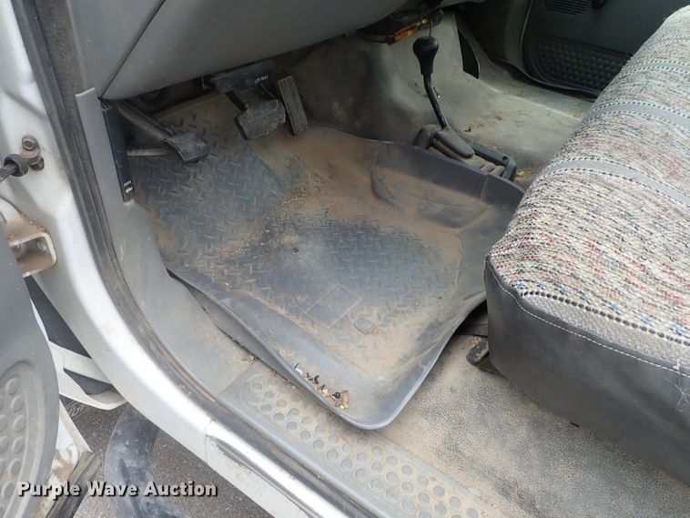 image for item DG2401 2003 Ford F550 Super Duty  bucket truck