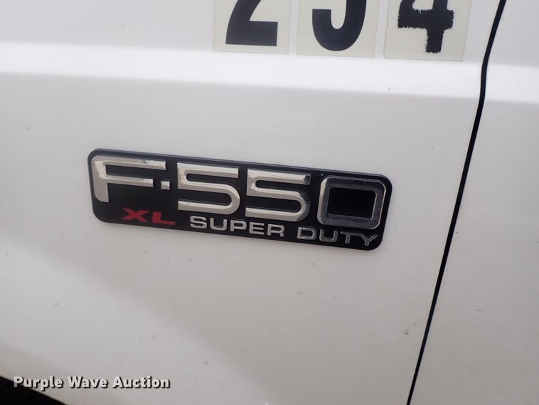 image for item DG2401 2003 Ford F550 Super Duty  bucket truck