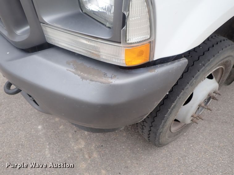 image for item DG2401 2003 Ford F550 Super Duty  bucket truck