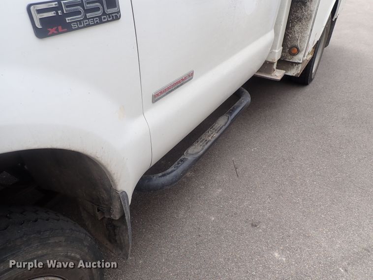 image for item DG2401 2003 Ford F550 Super Duty  bucket truck