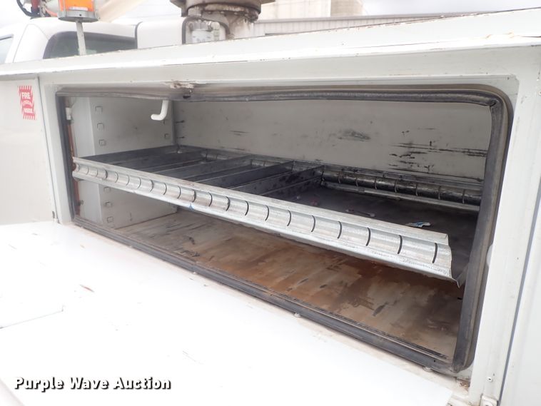 image for item DG2401 2003 Ford F550 Super Duty  bucket truck