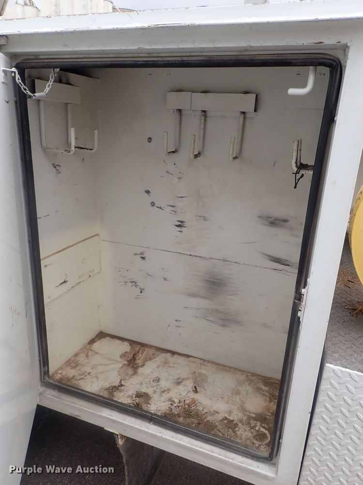 image for item DG2401 2003 Ford F550 Super Duty  bucket truck