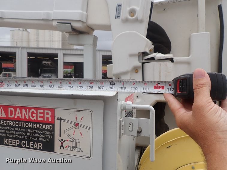 image for item DG2401 2003 Ford F550 Super Duty  bucket truck