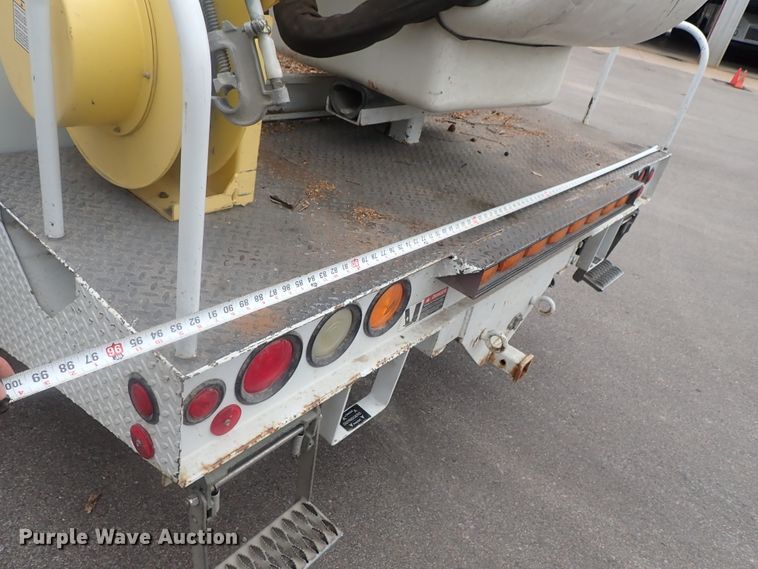 image for item DG2401 2003 Ford F550 Super Duty  bucket truck