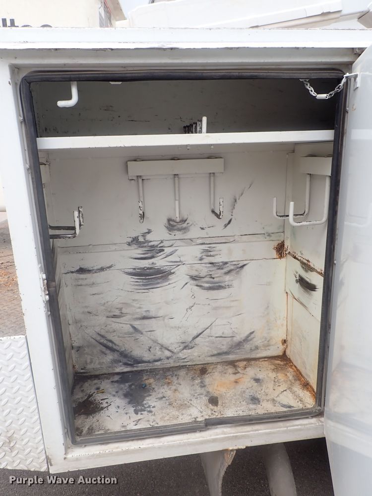 image for item DG2401 2003 Ford F550 Super Duty  bucket truck