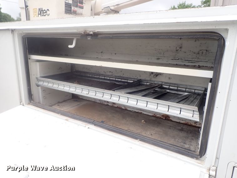 image for item DG2401 2003 Ford F550 Super Duty  bucket truck