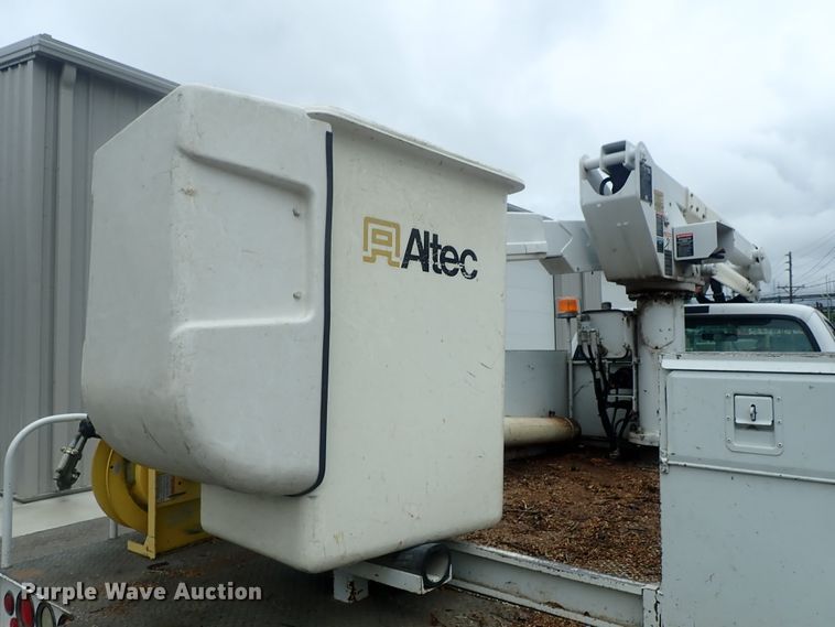 image for item DG2401 2003 Ford F550 Super Duty  bucket truck