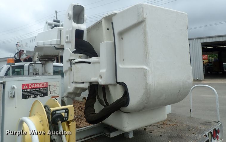 image for item DG2401 2003 Ford F550 Super Duty  bucket truck