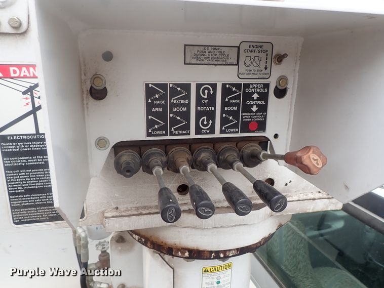 image for item DG2401 2003 Ford F550 Super Duty  bucket truck