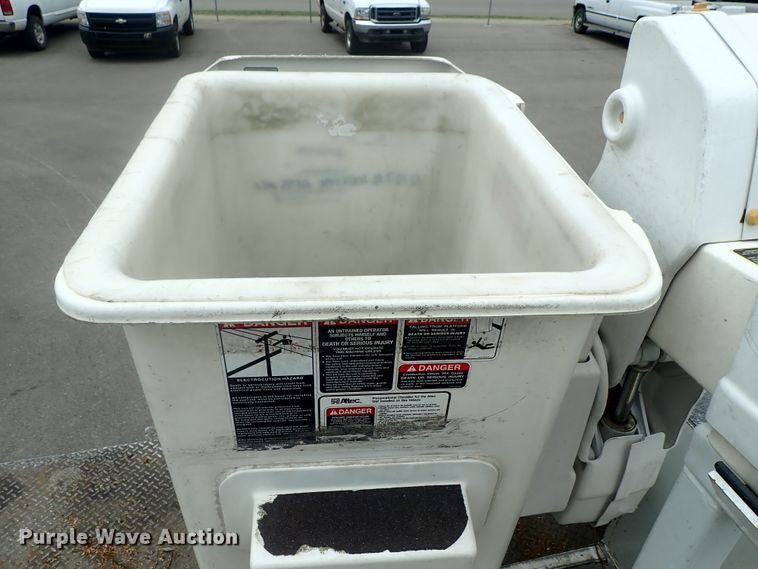 image for item DG2401 2003 Ford F550 Super Duty  bucket truck