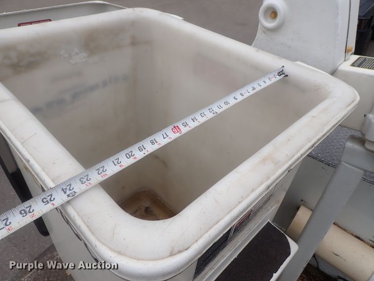 image for item DG2401 2003 Ford F550 Super Duty  bucket truck