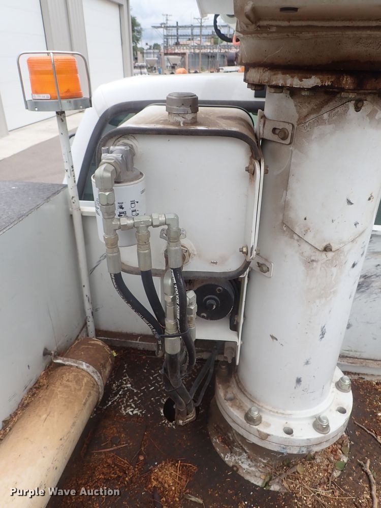 image for item DG2401 2003 Ford F550 Super Duty  bucket truck