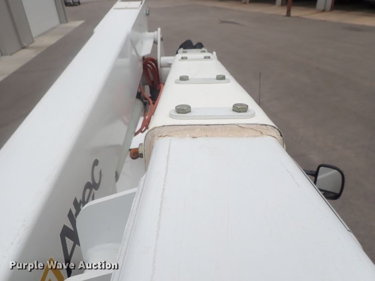 image for item DG2401 2003 Ford F550 Super Duty  bucket truck