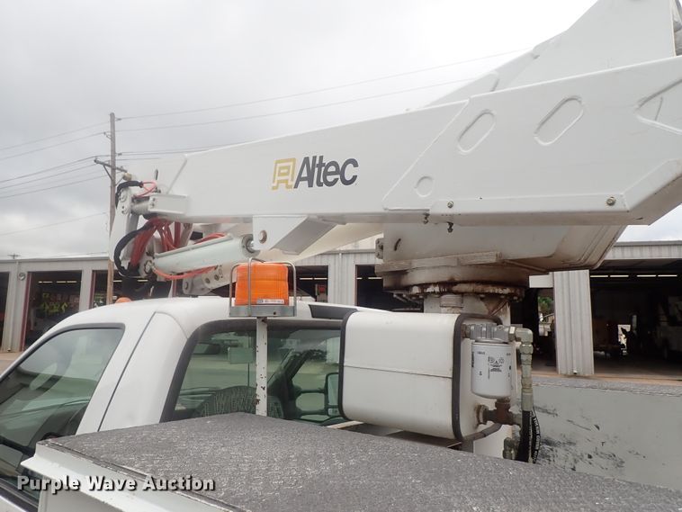 image for item DG2401 2003 Ford F550 Super Duty  bucket truck