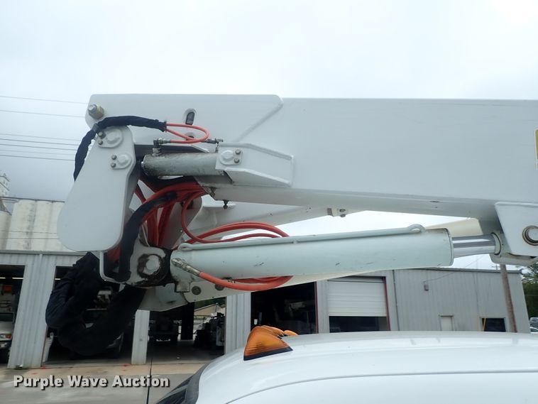 image for item DG2401 2003 Ford F550 Super Duty  bucket truck