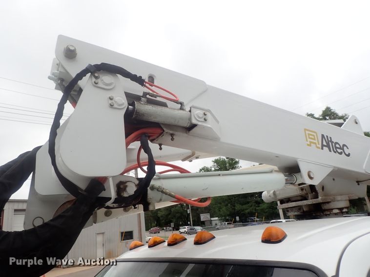 image for item DG2401 2003 Ford F550 Super Duty  bucket truck