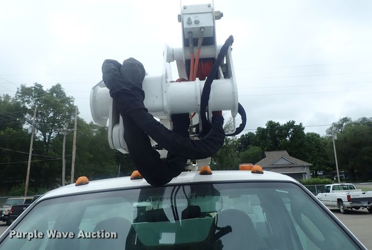 image for item DG2401 2003 Ford F550 Super Duty  bucket truck