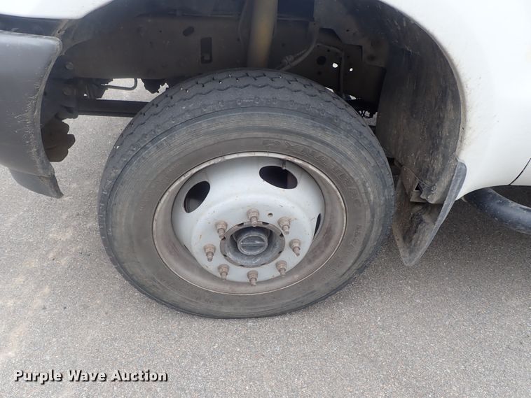 image for item DG2401 2003 Ford F550 Super Duty  bucket truck