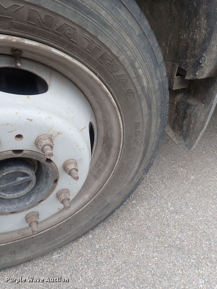 image for item DG2401 2003 Ford F550 Super Duty  bucket truck