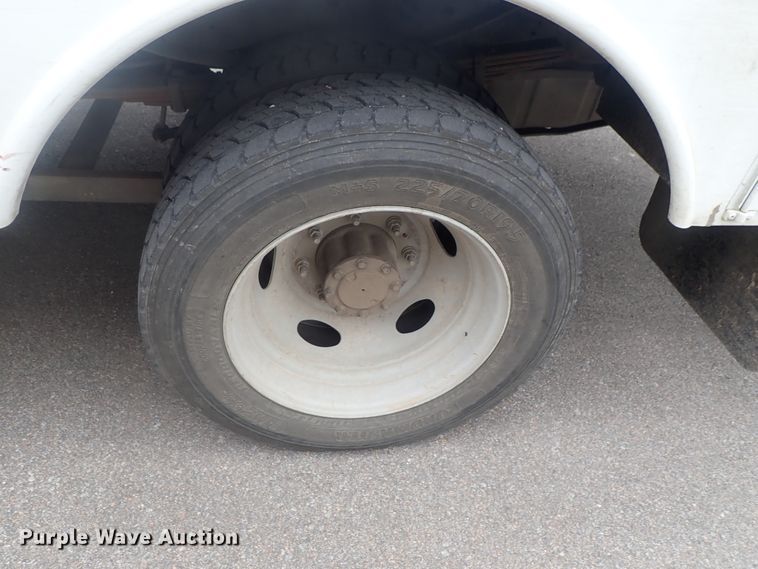 image for item DG2401 2003 Ford F550 Super Duty  bucket truck