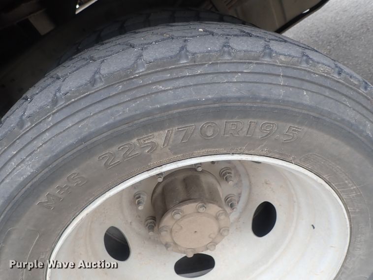 image for item DG2401 2003 Ford F550 Super Duty  bucket truck