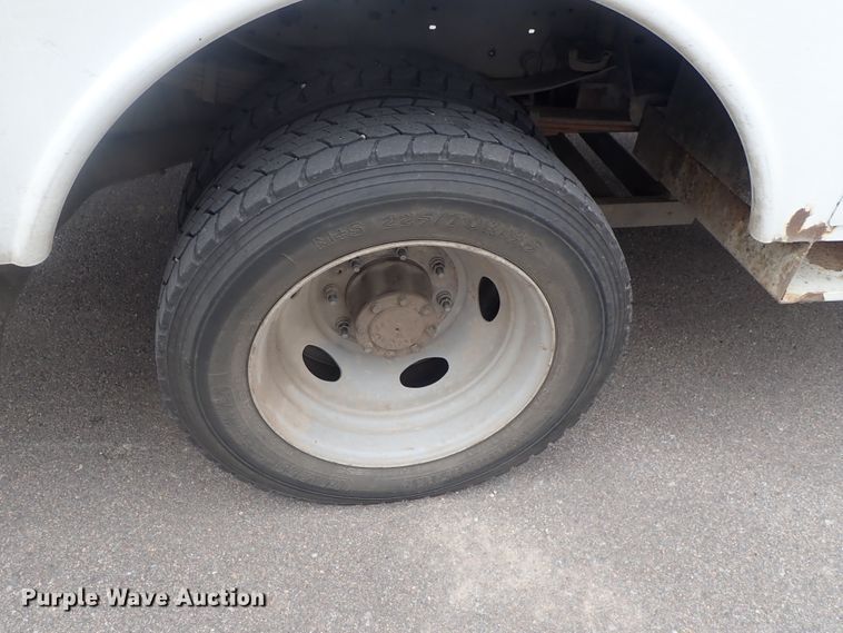 image for item DG2401 2003 Ford F550 Super Duty  bucket truck