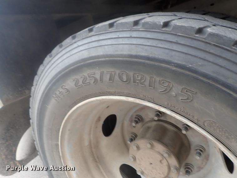 image for item DG2401 2003 Ford F550 Super Duty  bucket truck